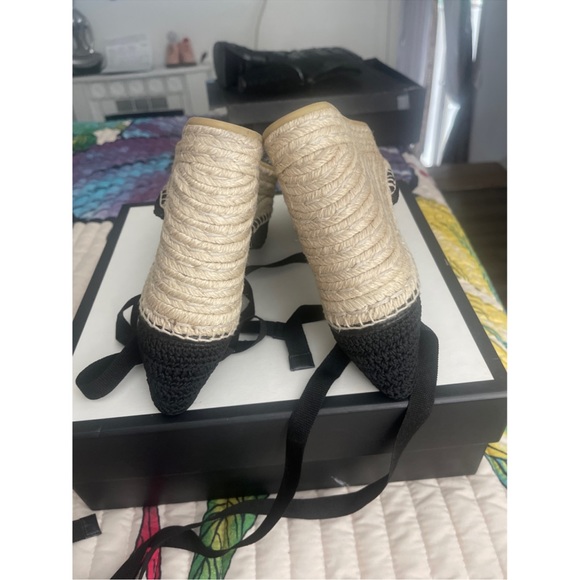 GUCCI CROCHET PEARL ESPADRILLE WEDGES - Picture 5 of 6